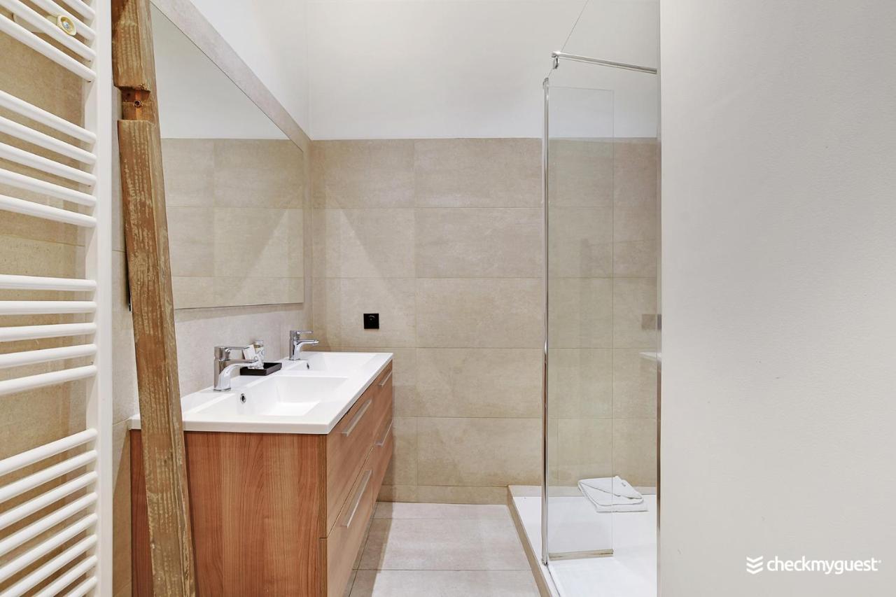パリMagnifique Loft Marais Rivoliアパートメント エクステリア 写真