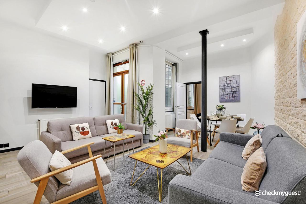 パリMagnifique Loft Marais Rivoliアパートメント エクステリア 写真